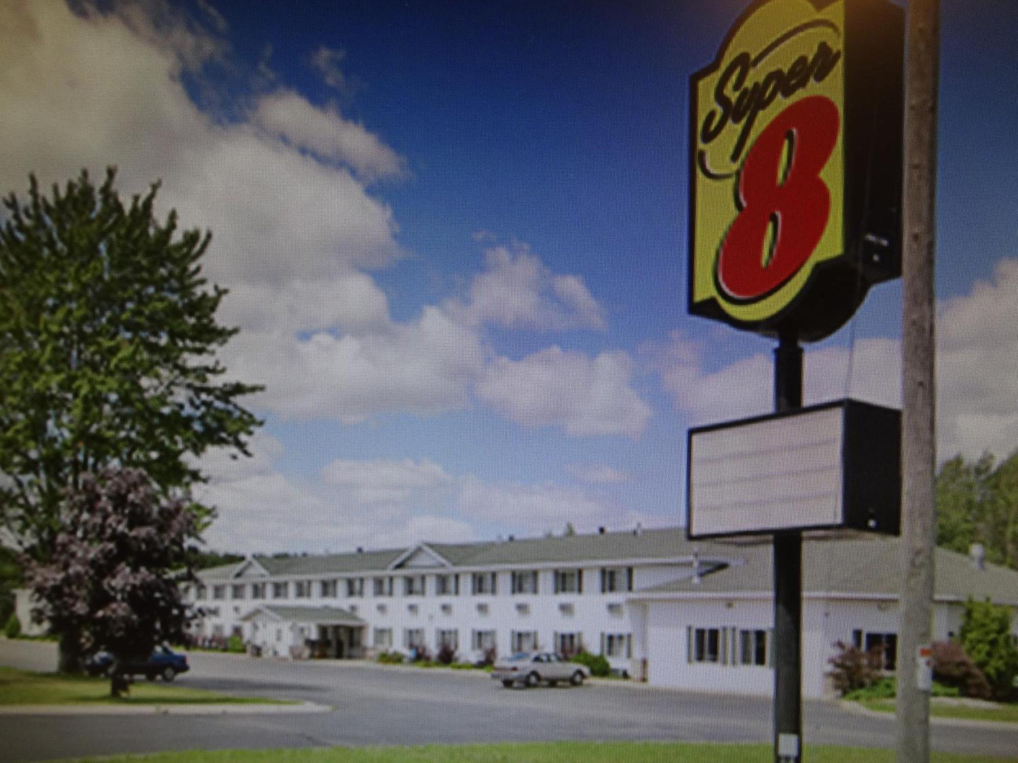 Super 8 By Wyndham Escanaba Exterior foto