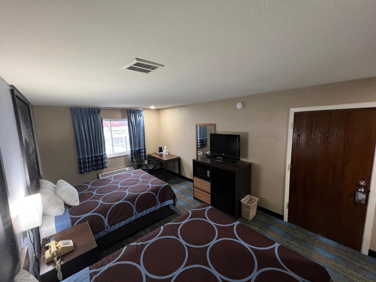 Super 8 By Wyndham Escanaba Exterior foto