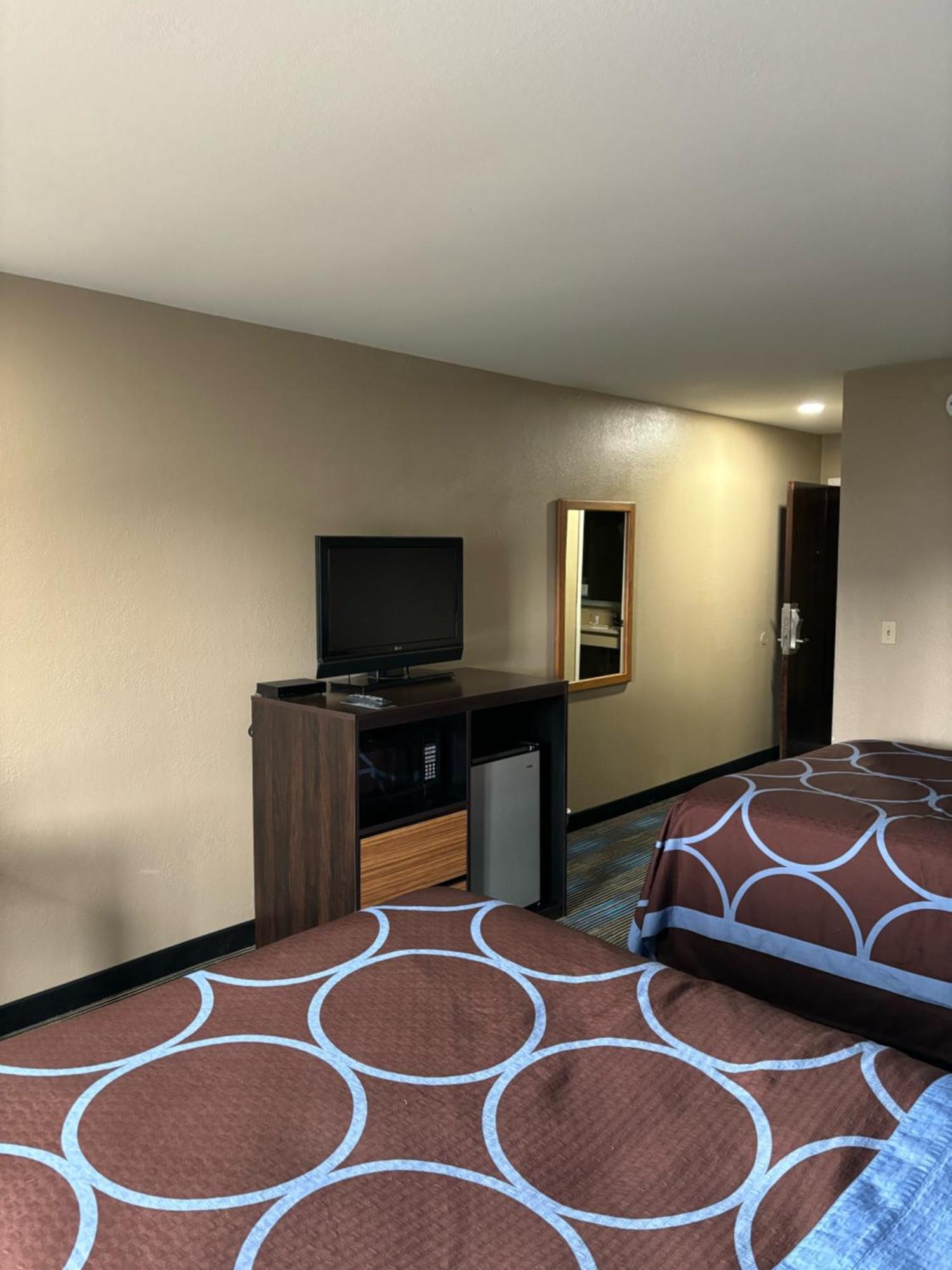 Super 8 By Wyndham Escanaba Exterior foto